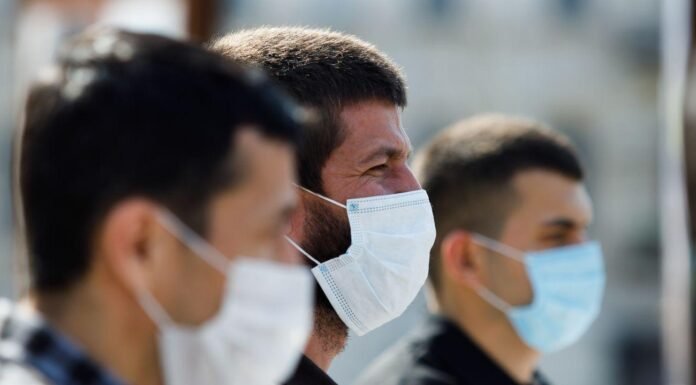 Польша вводит «часы пенсионеров» из-за сложной ситуации с COVID-19