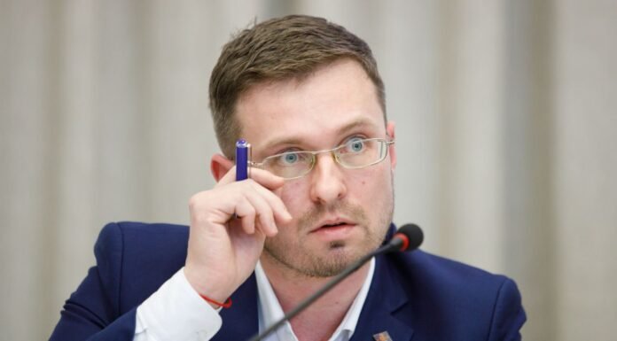 В Минздраве объяснили, какие регионы могут перевести на дистанционное обучение