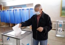 Кривой Рог выбирает нового мэра: голосование на участках началось