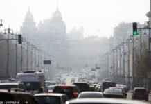 Водителей предупреждают о тумане и мокром покрытии на дорогах