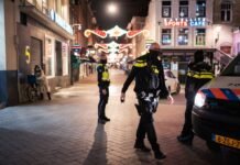 Беспорядки в Нидерландах: протестующие сожгли пункт тестирования на COVID