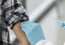 За две недели в Израиле прививки от COVID-19 сделали 7% населения