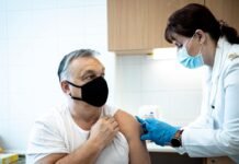 Премьер Венгрии получил первую прививку от COVID-19