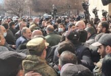 Ситуация в Армении обостряется: над Ереваном военная авиация, протесты усиливаются