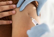 Нидерланды тоже не рекомендуют вакцину от AstraZeneca для людей старше 65 лет