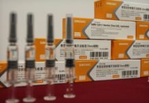Филиппины ожидают первую партию китайской COVID-вакцины Sinovac