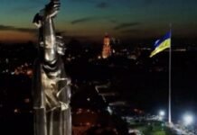 В Киеве самый большой флаг Украины припустили второй раз за неделю