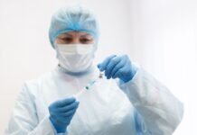 В Канаде подтвердили связь вакцины AstraZeneca с образованием тромбов