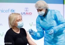 Летом в крупных городах могут появиться вакцинальные центры. В Минздраве назвали условие