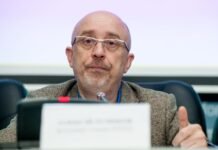Резников: на оккупированном Донбассе не менее 400 000 человек с паспортами РФ