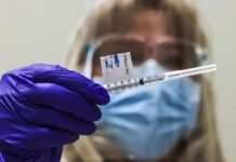 В Канаде одобрили вакцину Pfizer для детей в возрасте от 12 лет