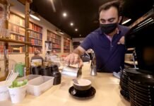 Ослабление карантина в Англии: жителей призывают опасаться “индийского” штамма COVID-19