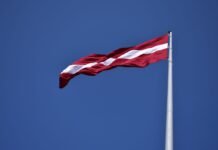 Посол Латвии в Беларуси заявил о заморозке отношений с Минском