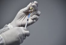 Куба пошла на эксперименты из-за вспышек COVID-19: будут комбинировать вакцины
