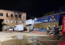 На окраине Киева ночью горел хостел, погиб мужчина