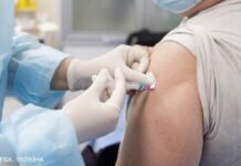 Италия начала вводить бустерную дозу COVID-вакцины: кто получит прививку