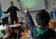 В Херсонской области ежедневно вакцинируют до 500 педагогов, к “желтой” зоне готовы 168 школ
