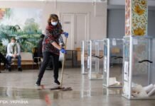 На выборах в Грузии лидирует правящая партия, политсила Саакашвили вторая