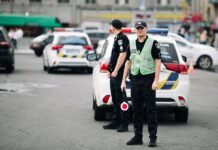 В Харьковской области водитель автомобиля переехал патрульного
