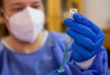 Эксперты в США одобрили использование вакцины Pfizer для детей от 5 лет