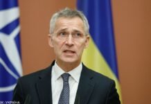 Столтенберг пригрозил России последствиями в случае вторжения в Украину