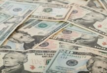 НБУ резко повысил официальный курс доллара