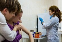 Вена начала вакцинировать детей от 5 лет от COVID без одобрения агентства ЕС