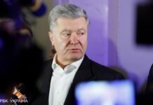 Стало известно, в чем подозревают Порошенко