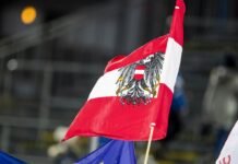 Австрия закрывает границы для невакцинированных: названы условия для въезда в страну
