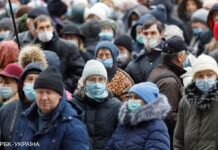 В первый день 2022 года в Украине заразились коронавирусом почти две тысячи человек: статистика