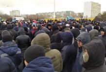 Массовые задержания, столкновения и штурм админздания. Протесты в Казахстане продолжаются: подробности