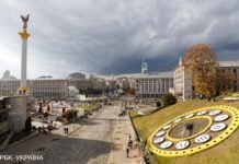 В Киеве с 08:00 заработают продуктовые магазины и коммунальный транспорт