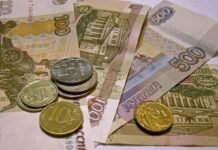 Курс российского рубля обвалился на более 40%