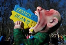 В Германии на акции против вторжения России в Украину вышли десятки тысяч человек