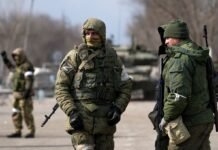 Российские войска вошли в курортную Кирилловку. Власти отказались сотрудничать