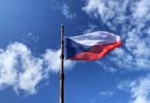 Чехия призвала российских дипломатов уйти в отставку