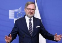 Чехия не может сразу отказаться от энергоносителей РФ, но сделает все возможное, – Фиала