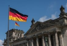 Минфин Германии инициировал прекращение финансирования бюро экс-канцлера Шрёдера