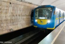 Киев возобновил движение по “красной” ветке метро