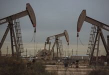 Нефть дорожает из-за ограниченности предложения на рынке