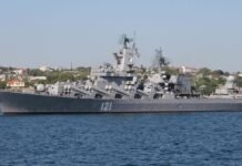 Поврежденный крейсер “Москва” остается на плаву, – Пентагон
