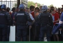 Во Франции на финале Лиги чемпионов произошли беспорядки, полиция применила слезоточивый газ