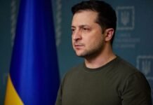 Альтернативы украинским флагам на Донбассе быть не может, – Зеленский