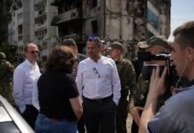 Премьер Люксембурга приехал в Украину и сразу посетил Бородянку: что известно