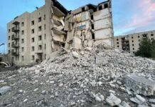 Под завалами дома в Часовом Яру могут находиться еще более 20 человек