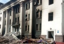 Пытаются скрыть убийство 600 гражданских. Оккупанты проводят “реконструкцию” Драмтеатра в Мариуполе