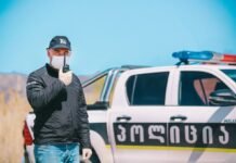 Держал в заложниках 12 человек и требовал 2 млн долларов. В Грузии задержали захватчика банка