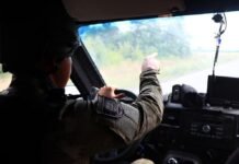 Полицейские под обстрелом получили ранения, спасая людей в Авдеевке (видео)