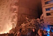 Оккупанты ударили по многоэтажному дому в Запорожье: первые подробности