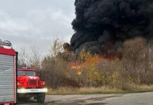 В российском Шебекино возле Украины сильный пожар. Дым видно из Белгорода